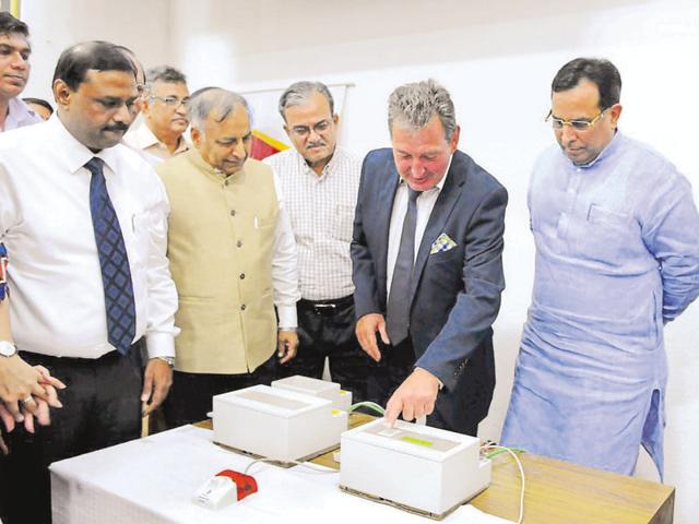 Haryana minister for finance Capt Abhimanyu Singh (right) and MD of Secty Electronics, Germany, Juergen Przybylak (second from right) inaugurate the earthquake warning system in HIPA on Monday. (Parveen Kumar/HT Photo) Haryana minister for finance Capt Abhimanyu Singh (right) and MD of Secty Electronics, Germany, Juergen Przybylak (second from right) inaugurate the earthquake warning system in HIPA on Monday. (Parveen Kumar/HT Photo)