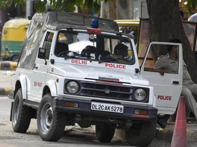 The home ministry and police told the Delhi high court that Justice VIpin Sanghi’s calls to the emergency number went unanswered due to congestion in the network. (Saumya Khandelwal/HT File Photo) The home ministry and police told the Delhi high court that Justice VIpin Sanghi’s calls to the emergency number went unanswered due to congestion in the network. (Saumya Khandelwal/HT File Photo)