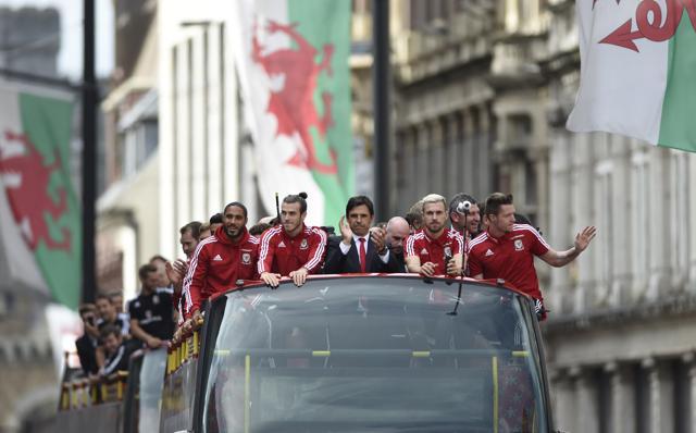 Wales manager Chris Coleman (centre) with his team during a parade in Cardiff, Wales. (Reuters Photo) Wales manager Chris Coleman (centre) with his team during a parade in Cardiff, Wales. (Reuters Photo)