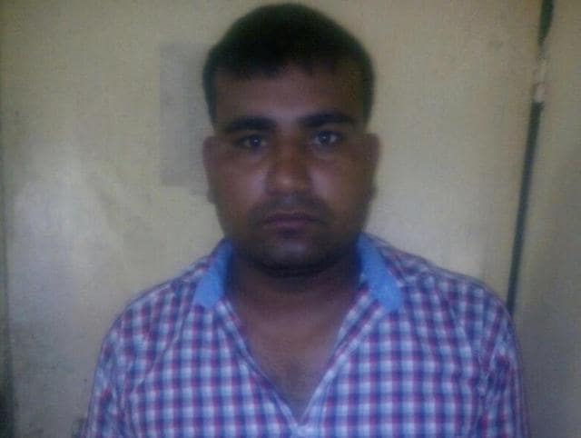 Umesh Pandit used to rob people on gunpoint and extort money from locals posing as a cop.(HT Photo) Umesh Pandit used to rob people on gunpoint and extort money from locals posing as a cop.(HT Photo)