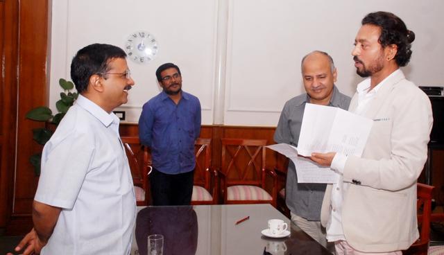Irrfan Khan meets Arvind Kejriwal in New Delhi. (IANS)