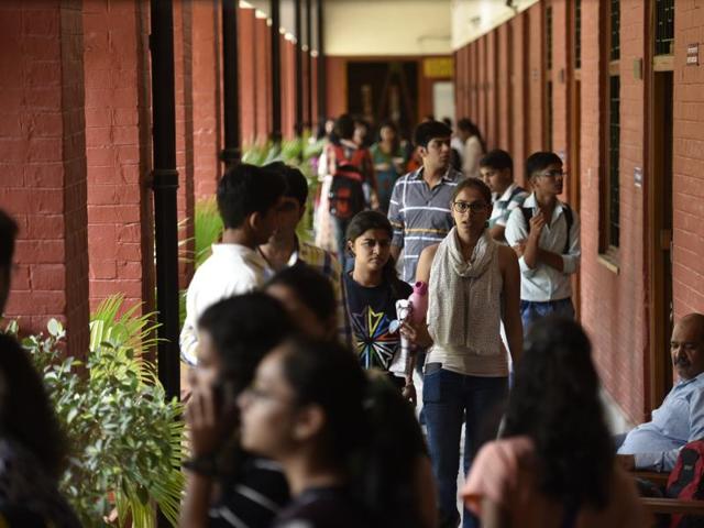The last list offers admissions to general students in popular courses of B.Sc (Hons) Maths, B.Com and B.Com (Hons) at 23, 27 and 38 colleges respectively. (Saumya Khandelwal/HT PHOTO)