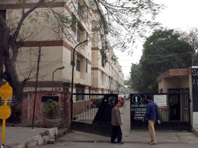 Samachar Apartments in Mayur Vihar-I where Vijay Kumar was found murdered. (Sushil Kumar/HT Photo) Samachar Apartments in Mayur Vihar-I where Vijay Kumar was found murdered. (Sushil Kumar/HT Photo)