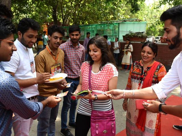 Freshers being welcomed by the seniors to college as college were open for the new academic session after the summer break on the first day of the college at Ramjas College. (Sushil Kumar/HT Photo)