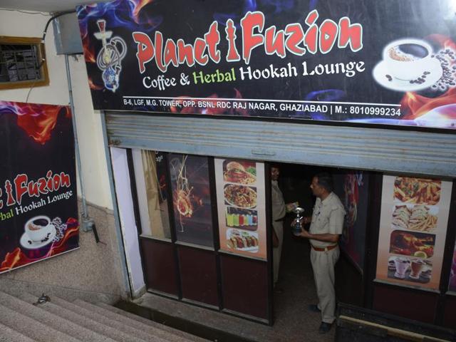 The Kavi Nagar police said they seized tobacco, perfumed liquid and charcoal cakes from the bar. (Sakib Ali /HT Photo) The Kavi Nagar police said they seized tobacco, perfumed liquid and charcoal cakes from the bar. (Sakib Ali /HT Photo)