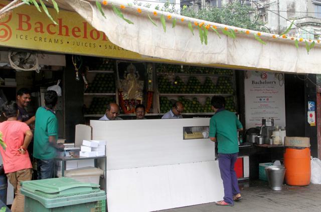 Opposite Thackers restaurant, on the stretch is the iconic Bachelorr’s, popular for its shakes and juices. They claim to have made the first mirchi ice cream in the country. (Photo:Bhushan Koyande/HT)
