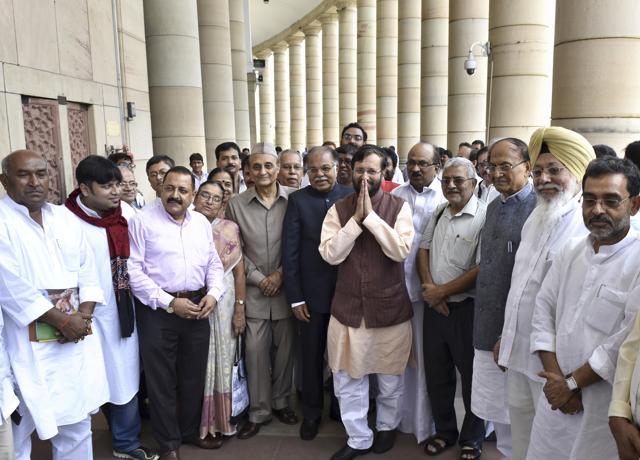 Javadekar with all the MPs from academic background on Guru Purnima. (Arvind Yadav/ HT Photo )