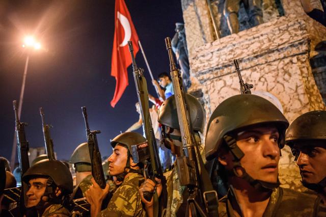 Turkish soldiers stay at Taksim Square as people protest against the military coup in Istanbul on July 16, 2016. (Ozan Kose / AFP)