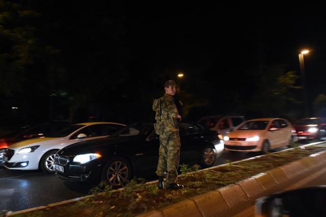 A Turkish security officer stands on guard on the side of the road on July 15, 2016 in Istanbul during a security shutdown of the Bosphorus Bridge. (Bulent Kilic / AFP)