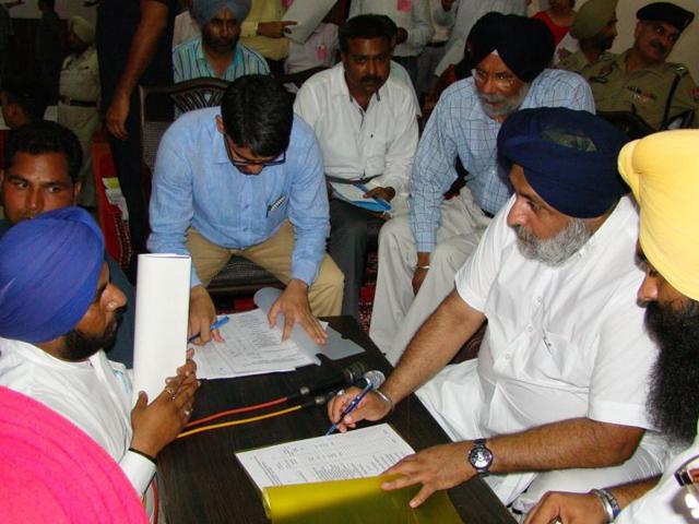 Punjab deputy chief minister Sukhbir Singh Badal during a sangat darshan programme in Patiala on Wednesday. (HT Photo) Punjab deputy chief minister Sukhbir Singh Badal during a sangat darshan programme in Patiala on Wednesday. (HT Photo)