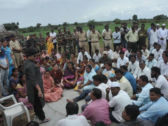 Pune police commissioner Rashmi Shukla talks to the villagers in Kopardi.(HT)