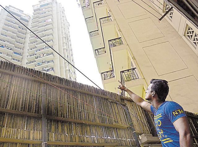 Arshi’s brother Iqbal (above) points to the flat from where Kale used to watch Arshi with a binoculars. (Sakib Ali/HT Photo) Arshi’s brother Iqbal (above) points to the flat from where Kale used to watch Arshi with a binoculars. (Sakib Ali/HT Photo)
