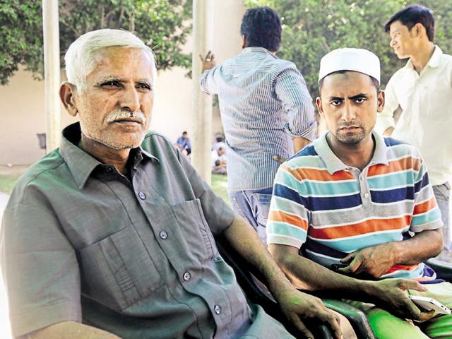Mohammad Ikhlaq’s brother Afzal (L) and son Sartaz (R) in Greater Noida. Ikhlaq was lynched by a mob over allegations of slaughtering a cow and storing its meat for consumption.(HT File)
