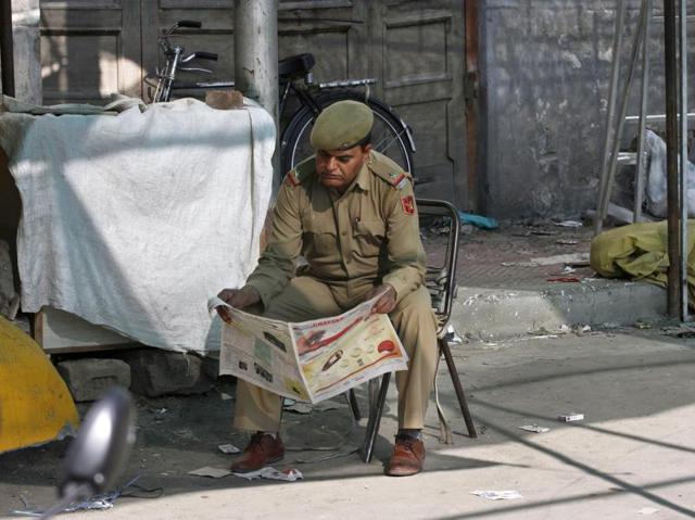 As newspapers returned to the stands, uneasy calm prevailed on the 13th day of curfew in Kashmir even as protests planned at night poured in from many parts. (Waseem Andrabi/HT photo) As newspapers returned to the stands, uneasy calm prevailed on the 13th day of curfew in Kashmir even as protests planned at night poured in from many parts. (Waseem Andrabi/HT photo)