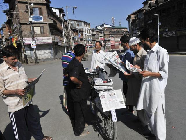 Most people said getting back their daily news fix was a physiological relief – because the media clampdown had started to fuel rumours – but newspapers made their displeasure with the gag public. (Waseem Andrabi/HT photo) Most people said getting back their daily news fix was a physiological relief – because the media clampdown had started to fuel rumours – but newspapers made their displeasure with the gag public. (Waseem Andrabi/HT photo)