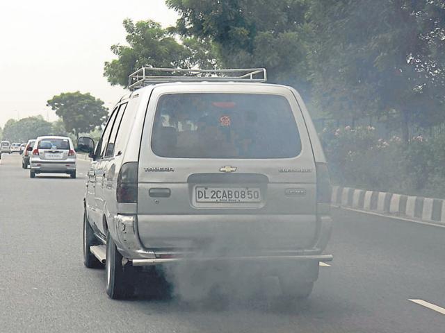 According to the IIT Kanpur study on Delhi’s air pollution, diesel vehicles contribute 78% of particulate matter 2.5 in the category of four-wheelers. (HT Photo) According to the IIT Kanpur study on Delhi’s air pollution, diesel vehicles contribute 78% of particulate matter 2.5 in the category of four-wheelers. (HT Photo)