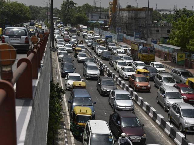 The 3.6-km section, part of the Vikaspuri and Wazirabad elevated road project, will reduce commuting time to outer Delhi and bring down traffic snarls, say officials (Vipin Kumar/Hindustan Times file) The 3.6-km section, part of the Vikaspuri and Wazirabad elevated road project, will reduce commuting time to outer Delhi and bring down traffic snarls, say officials (Vipin Kumar/Hindustan Times file)