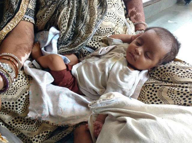 A child patient waits for medical assistance at Kalawati Saran Hospital where resident doctors have gone on strike in protest to three doctors being assaulted by the family of a deceased patient. (HT Photo) A child patient waits for medical assistance at Kalawati Saran Hospital where resident doctors have gone on strike in protest to three doctors being assaulted by the family of a deceased patient. (HT Photo)