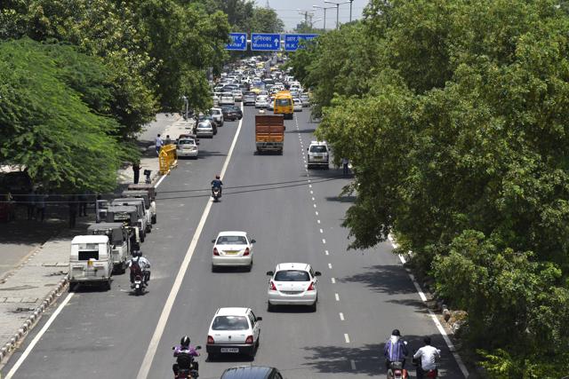 People are happy with the proposal, but they are also concerned about the safety of pedestrians. (S Burmaula / HT Photo) People are happy with the proposal, but they are also concerned about the safety of pedestrians. (S Burmaula / HT Photo)