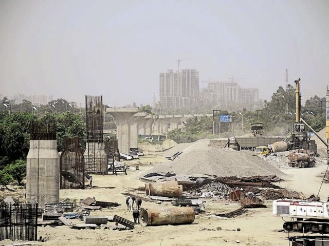 The 10.3km elevated road, with a budget of Rs. 1,147 crore, is a priority project of the UP government. (Sakib Ali /HT Photo) The 10.3km elevated road, with a budget of Rs. 1,147 crore, is a priority project of the UP government. (Sakib Ali /HT Photo)
