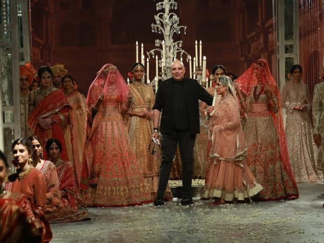 Tarun Tahiliani showcased his collection, Last Dance of the Courtesan, to close Day 2 of India Couture Week 2016. (Amal KS/ HT Photo) 