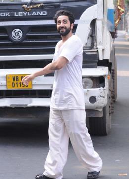 Ayushmann Khurrana during shooting of Meri Pyaari Bindu in Kolkata. (IANS)
