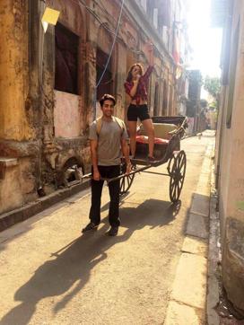 Actors Ayushmann Khurrana and Parineeti Chopra during shooting of Meri Pyaari Bindu on the streets of Kolkata. (IANS)