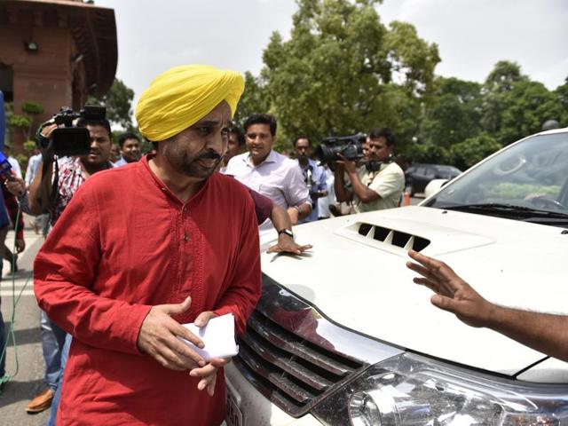 Sangrur AAP MP Bhagwant Mann in New Delhi on Friday.(Vipin Kumar/HT PHOTO) Sangrur AAP MP Bhagwant Mann in New Delhi on Friday.(Vipin Kumar/HT PHOTO)