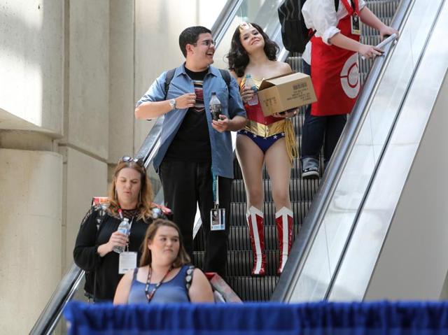 Even carrying a cardboard box, Marlene Lopez of Los Angeles stands out as the character Wonder Woman during Comic-Con International 2016. (AFP) Even carrying a cardboard box, Marlene Lopez of Los Angeles stands out as the character Wonder Woman during Comic-Con International 2016. (AFP)