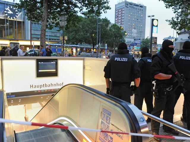 Special police forces stand by the entrance to the subway station of the main train station following shootings at a shopping mall earlier on July 22, 2016 in Munich. (AFP) Special police forces stand by the entrance to the subway station of the main train station following shootings at a shopping mall earlier on July 22, 2016 in Munich. (AFP)