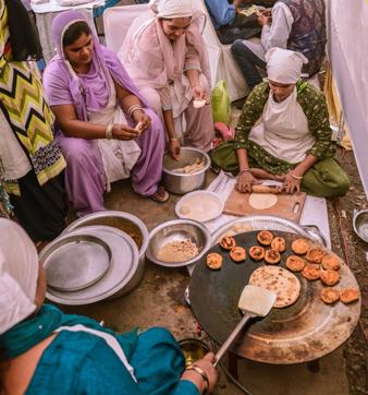 Women from Nizauddin basti cook traditional dishes such as shammi kebabs, biryani and korma. (AKTC)