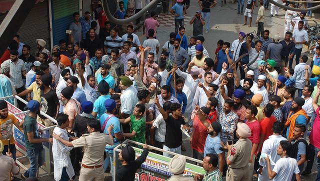 Police also registered a cross cases against Muslim and Sikh activists for pelting stones and hurting religious sentiments of the Hindu community.(HT Photo) Police also registered a cross cases against Muslim and Sikh activists for pelting stones and hurting religious sentiments of the Hindu community.(HT Photo)