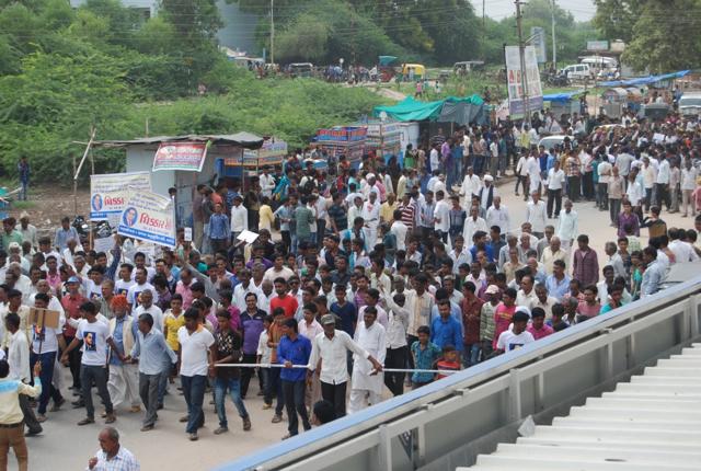 Dalit protesters also chanted slogans against chief minister Anandiben Patel and the BJP. (HT Photo ) Dalit protesters also chanted slogans against chief minister Anandiben Patel and the BJP. (HT Photo )
