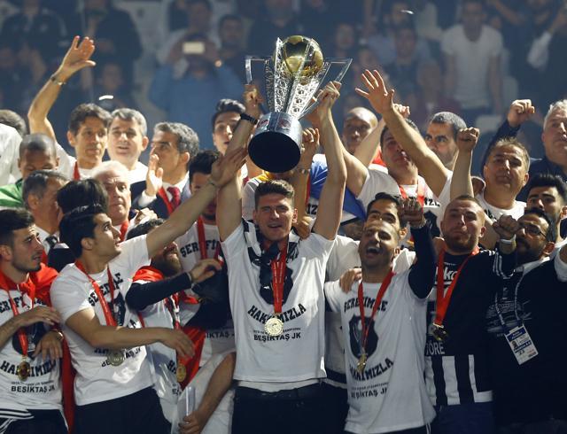 Mario Gomez with the Turkish Super League trophy in Istanbul on May 19, 2016. (REUTERS) Mario Gomez with the Turkish Super League trophy in Istanbul on May 19, 2016. (REUTERS)