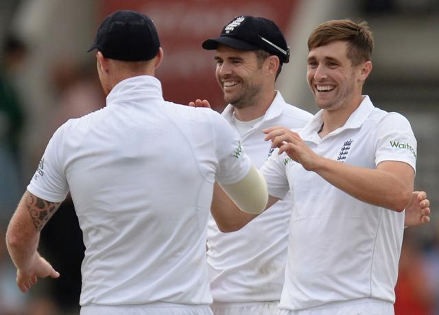 England's Chris Woakes (R) celebrates with England's James Anderson (C) and England's Ben Stokes (L). (AFP Photo) England's Chris Woakes (R) celebrates with England's James Anderson (C) and England's Ben Stokes (L). (AFP Photo)