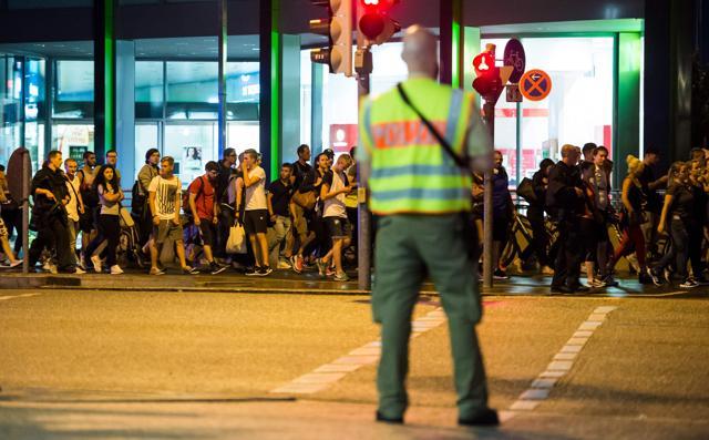 People are evacuated from the area around the shopping mall Olympia Einkaufzentrum OEZ in Munich on July 22, 2016 after a shooting rampage in the busy shopping centre. (AFP)