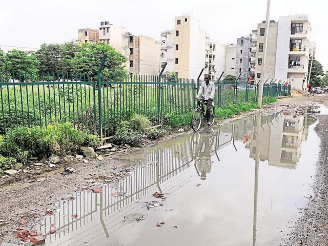 Even 15 years after construction, the sewer lines of the area are not connected to the master lines of the Huda. (Parveen Kumar/HT Photo) Even 15 years after construction, the sewer lines of the area are not connected to the master lines of the Huda. (Parveen Kumar/HT Photo)