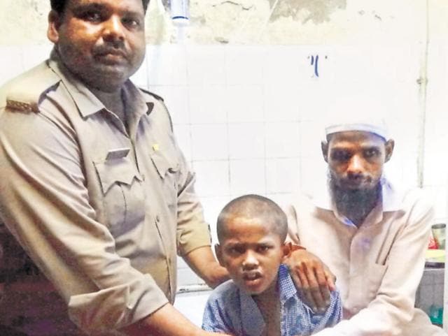 Playing the good Samaritan, the police, instead of sending him to the child welfare committee, got him admitted to a hospital, traced his family and reunited the kid with his parents five days later. (HT Photo) Playing the good Samaritan, the police, instead of sending him to the child welfare committee, got him admitted to a hospital, traced his family and reunited the kid with his parents five days later. (HT Photo)