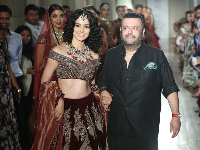 Kangana Ranaut walked the ramp for designer Manav Gangwani on Sunday, the final day of India Couture Week 2016. Kangana Ranaut walked the ramp for designer Manav Gangwani on Sunday, the final day of India Couture Week 2016.