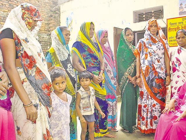 Bhitari village panchayat head Heerawati Devi with other village women(Rajesh Kumar/HT) Bhitari village panchayat head Heerawati Devi with other village women(Rajesh Kumar/HT)