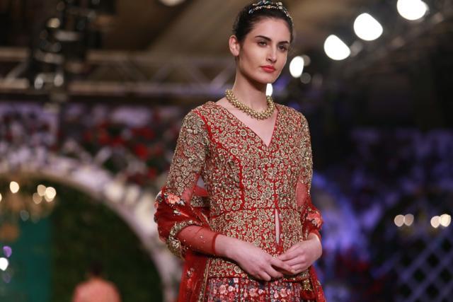 The embellished headbands that Varun used on all his female models made for an arresting sight. (Amal KS/HT Photo) The embellished headbands that Varun used on all his female models made for an arresting sight. (Amal KS/HT Photo)