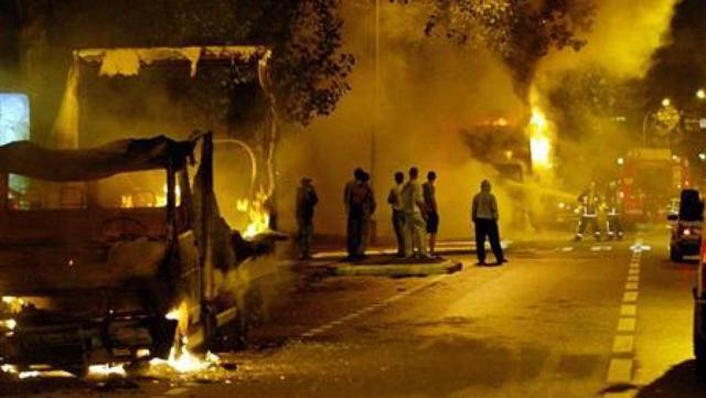 Clashes between riot police and French youths in the Paris suburb of Aulnay sur Bois in November 2005. (Reuters File) Clashes between riot police and French youths in the Paris suburb of Aulnay sur Bois in November 2005. (Reuters File)