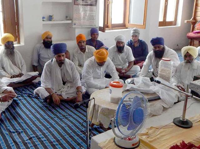 Committee members at gurdwara after sacrilege incident in Jahangir village on Sunday.(HT Photo) Committee members at gurdwara after sacrilege incident in Jahangir village on Sunday.(HT Photo)