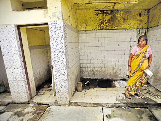 The government has decided to take action against maintenance agencies for improper upkeep of toilets.(Ravi Choudhary/HT Photo) The government has decided to take action against maintenance agencies for improper upkeep of toilets.(Ravi Choudhary/HT Photo)
