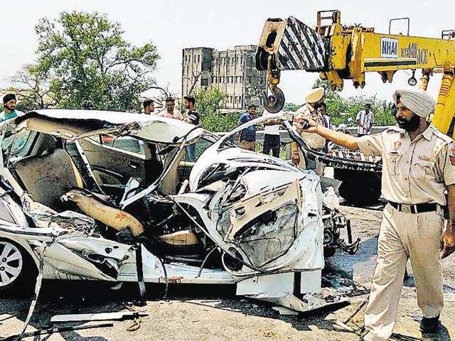 Police at the spot in Khanna near Ludhiana on Saturday.(HT Photo) Police at the spot in Khanna near Ludhiana on Saturday.(HT Photo)