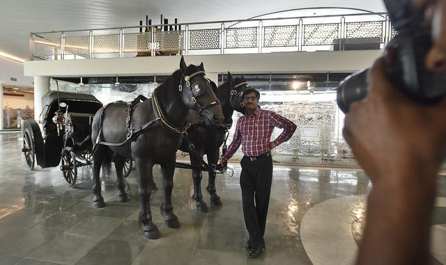 The replica of a horse-drawn carriage at the Rashtrapati Bhavan museum. (Raj K Raj / HT Photo) The replica of a horse-drawn carriage at the Rashtrapati Bhavan museum. (Raj K Raj / HT Photo)
