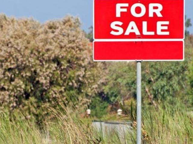 Members of the Muslim community in Babri Mandi area of Aligarh have announced their intention to sell off their houses and shops.(Shutterstock)