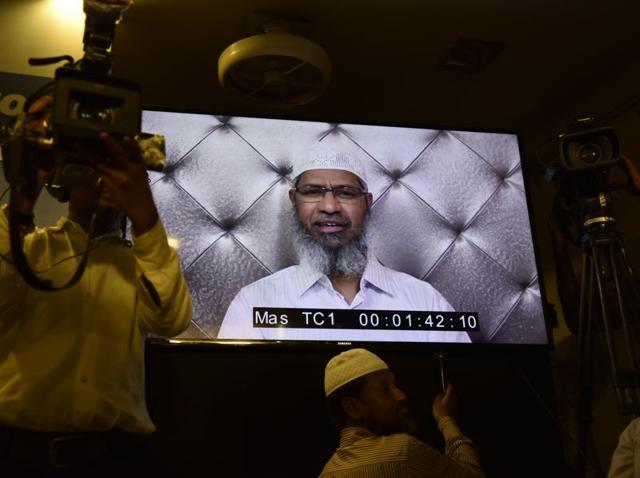 Controversial Islamic preacher Zakir Naik has promised to cooperate with any probe that the government agencies want to conduct against him. (Vijayanand Gupta/ HT File Photo) Controversial Islamic preacher Zakir Naik has promised to cooperate with any probe that the government agencies want to conduct against him. (Vijayanand Gupta/ HT File Photo)