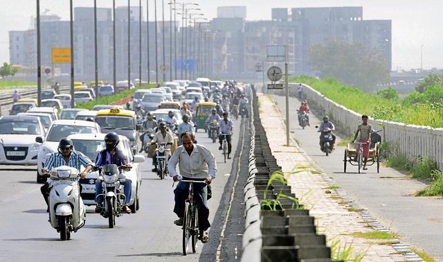 The cops explained that if a lane is reserved on the left for public buses, then vehicles such as two wheelers and cycles will have to shift to the right lane -- in which cars and other fast-moving vehicles ply. (Hindustan Times) The cops explained that if a lane is reserved on the left for public buses, then vehicles such as two wheelers and cycles will have to shift to the right lane -- in which cars and other fast-moving vehicles ply. (Hindustan Times)