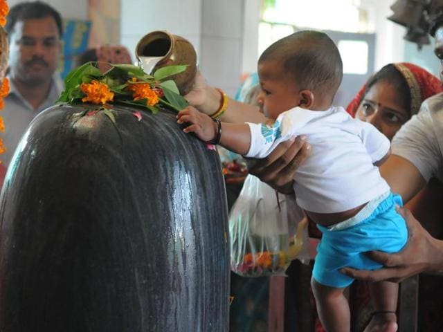 Devotees offer offerings on the Shivlinga on the first Monday of Shravan month. (Parveen Kumar/HT Photo) Devotees offer offerings on the Shivlinga on the first Monday of Shravan month. (Parveen Kumar/HT Photo)